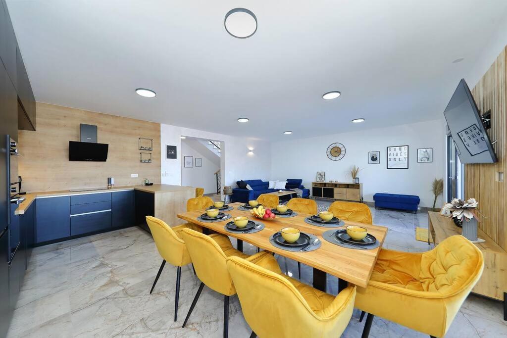 Villa Good Vibes With Heated Pool